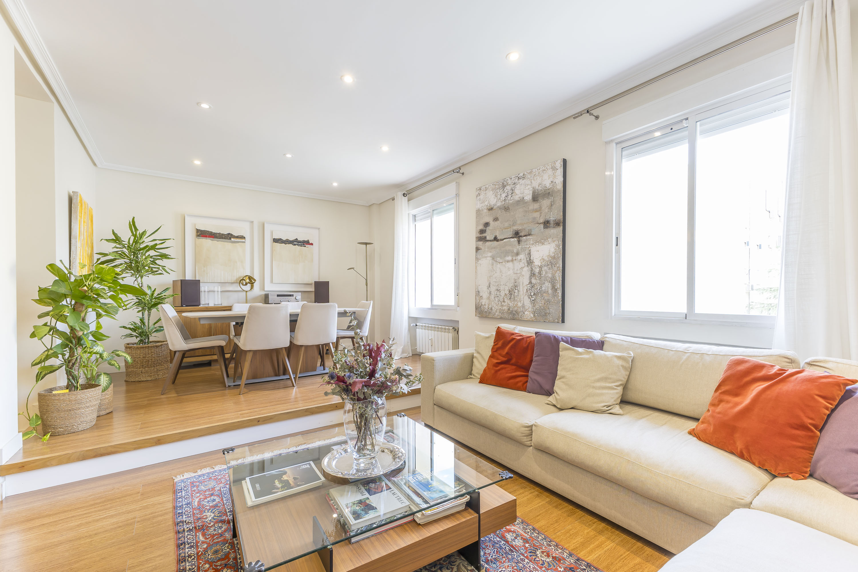 Exclusive, spacious fixer-upper next to Retiro Park with garage