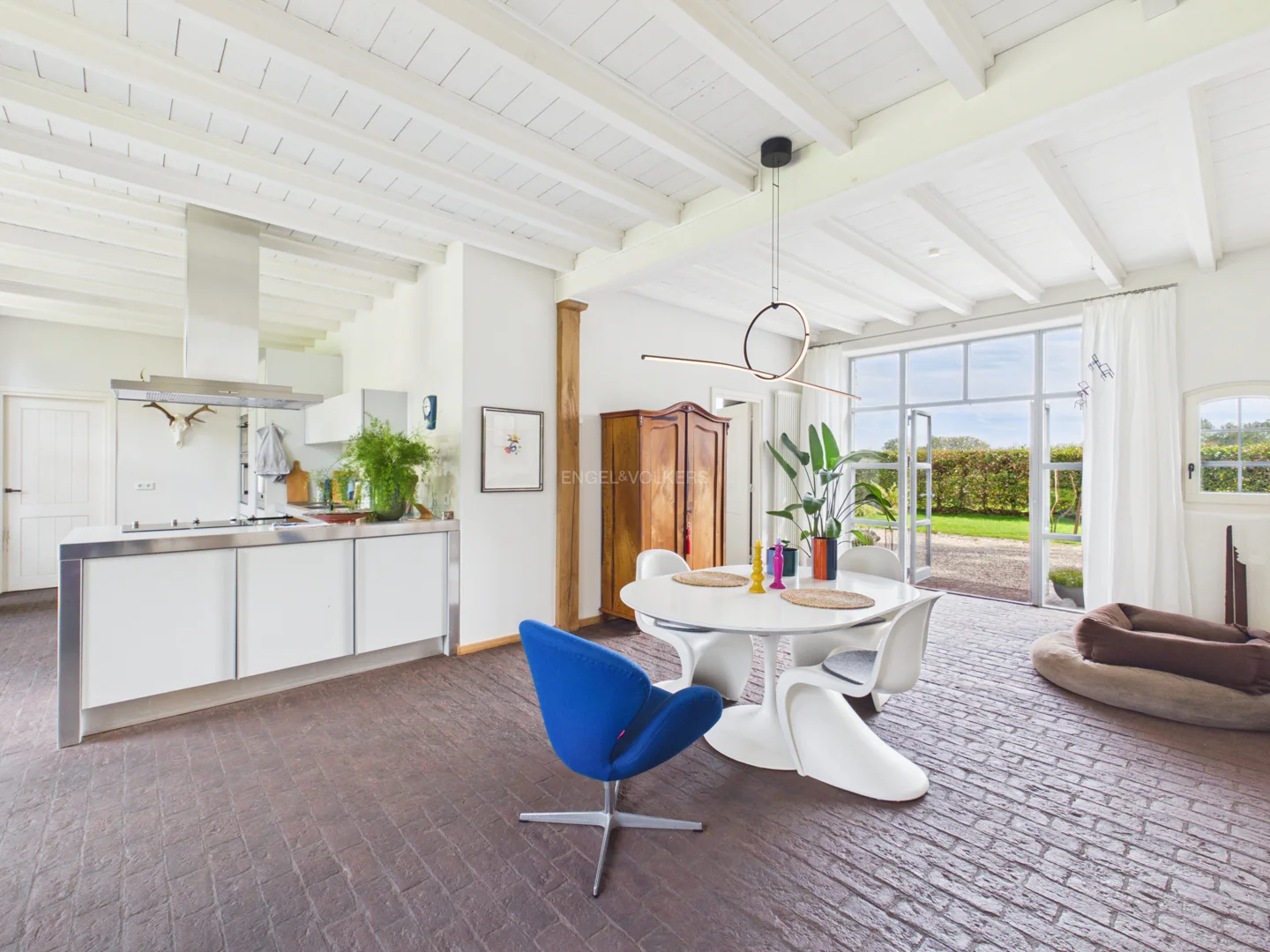 Denkmalgeschütztes Bauernhaus mit trendiger Architektur in absoluter Alleinlage - Photo 3