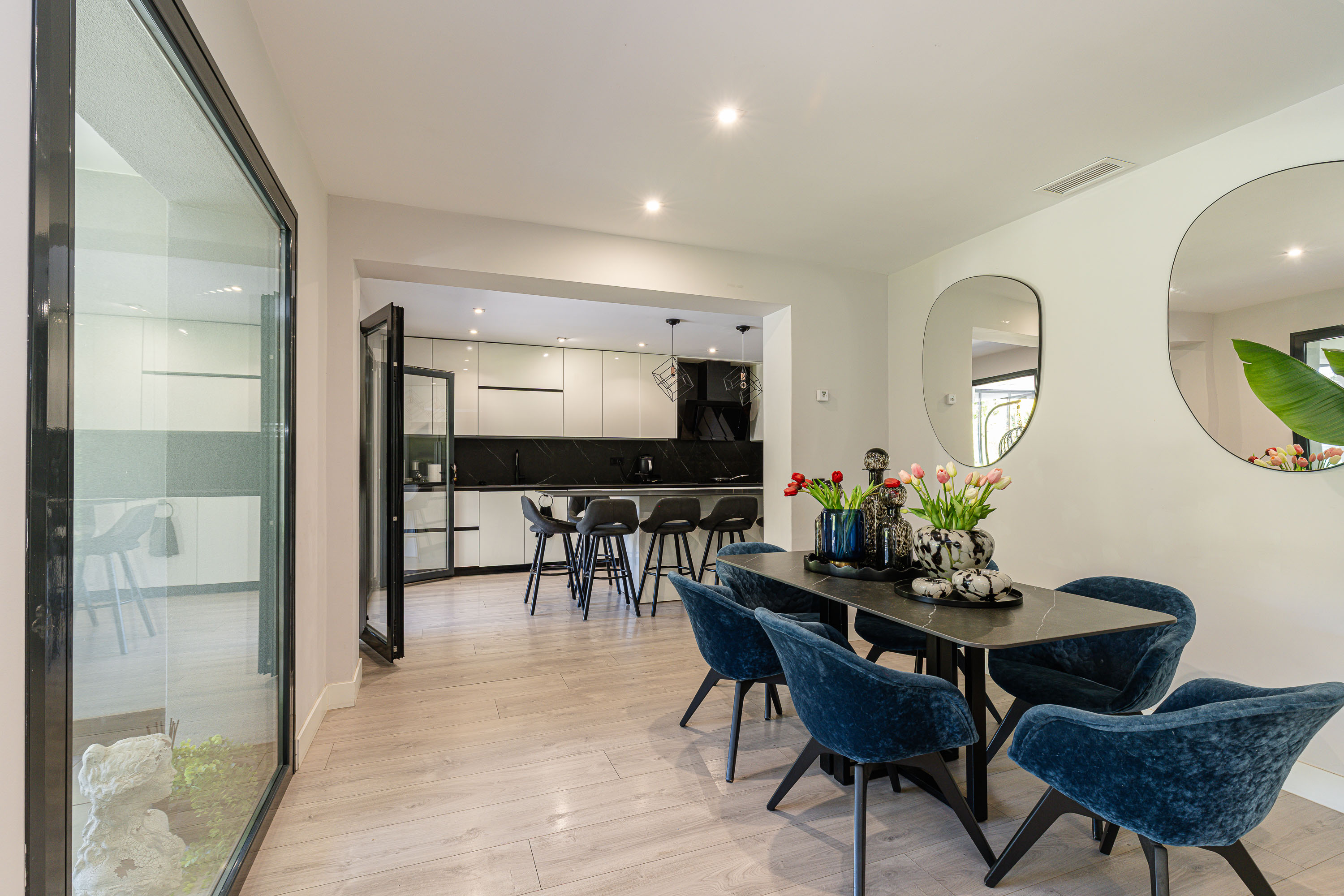 Spectacular modern house with private pool and large garden in Monteclaro