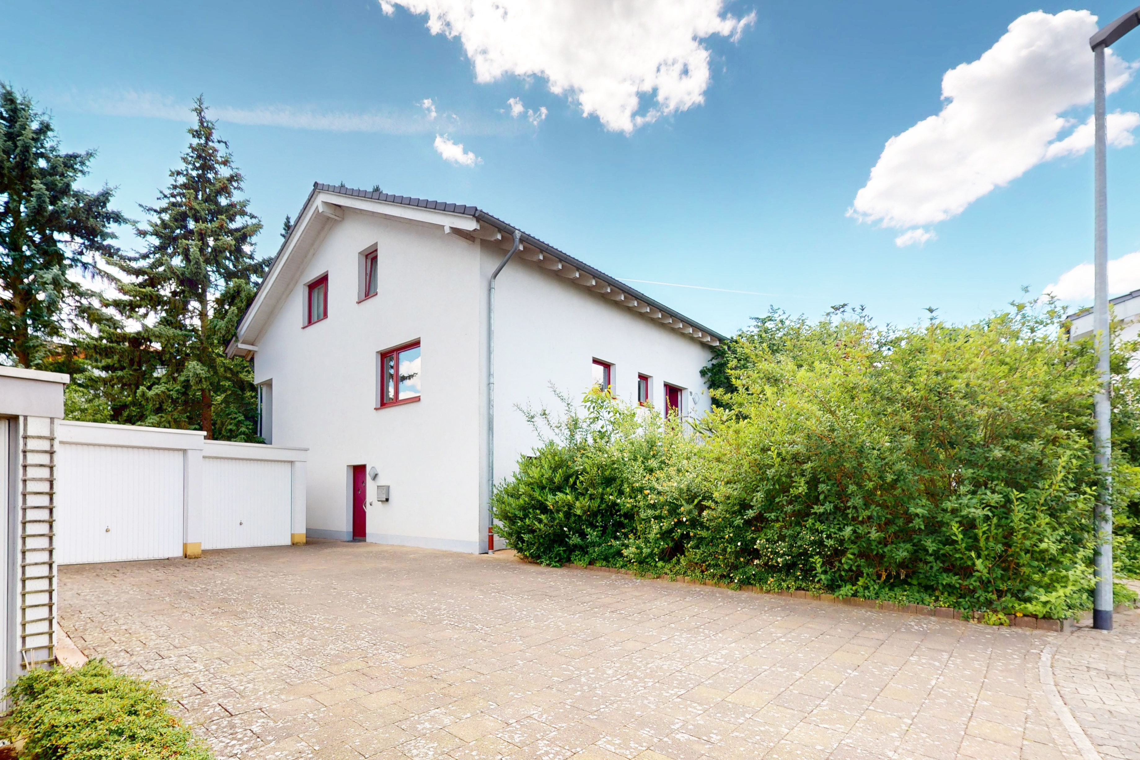 Großzügiges Zweifamilienhaus mit guter Energieeffizienz perfekt für Ihre Wohnträume