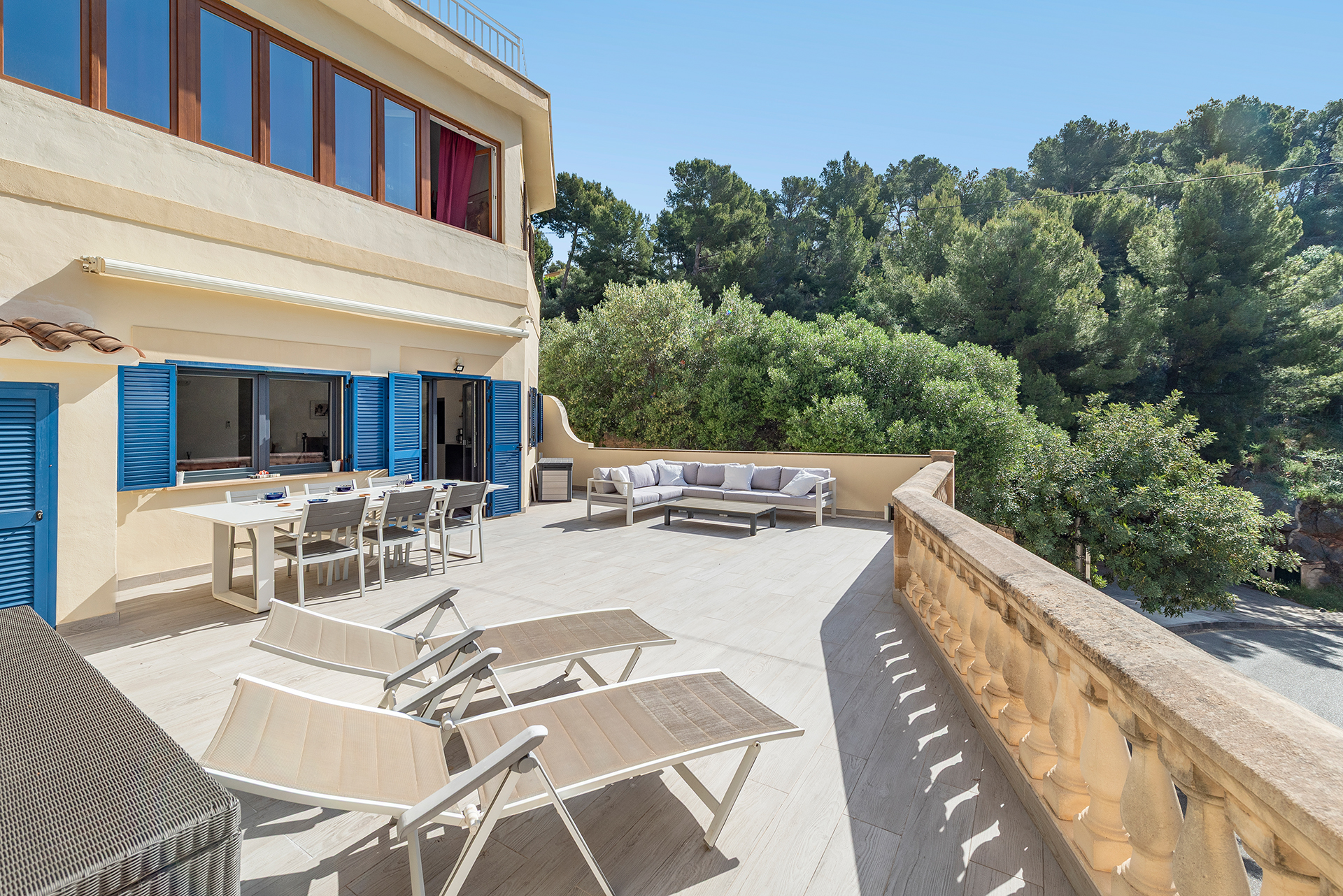 Exclusive renovated apartment in a prime location