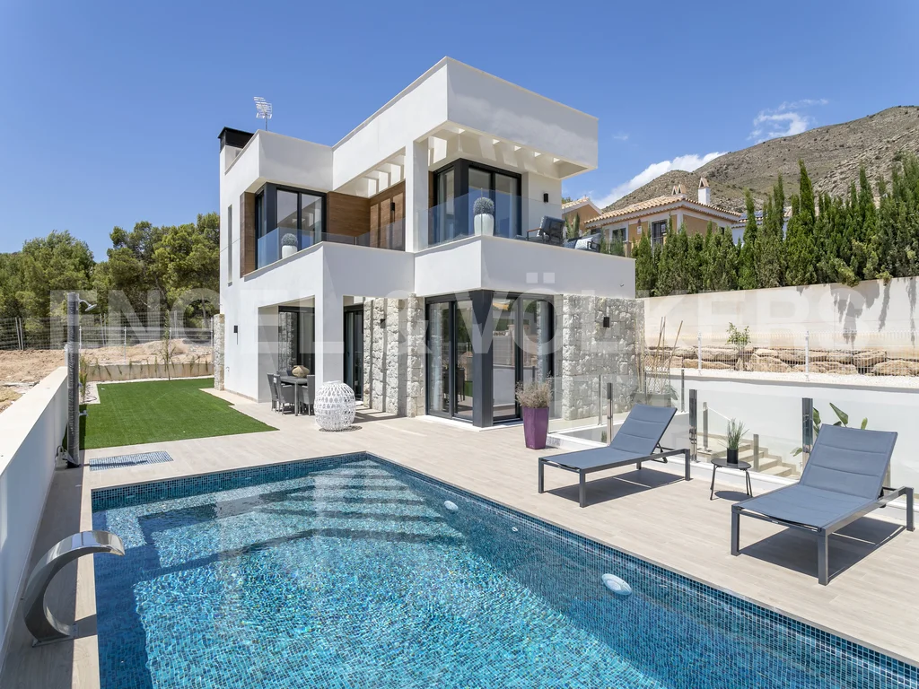 Modern new construction villa in prime location