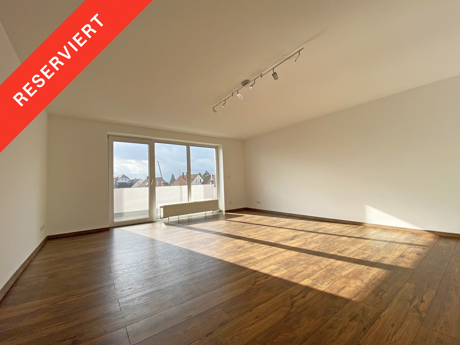 Einziehen & wohlfühlen: Stilvoll renovierte              3-Zimmer-Wohnung mit traumhaftem Ausblick