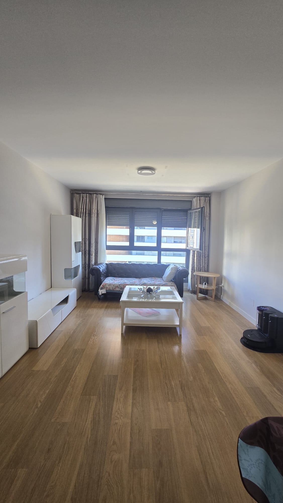 Spacious 4-bedroom family home in a modern building with all amenities