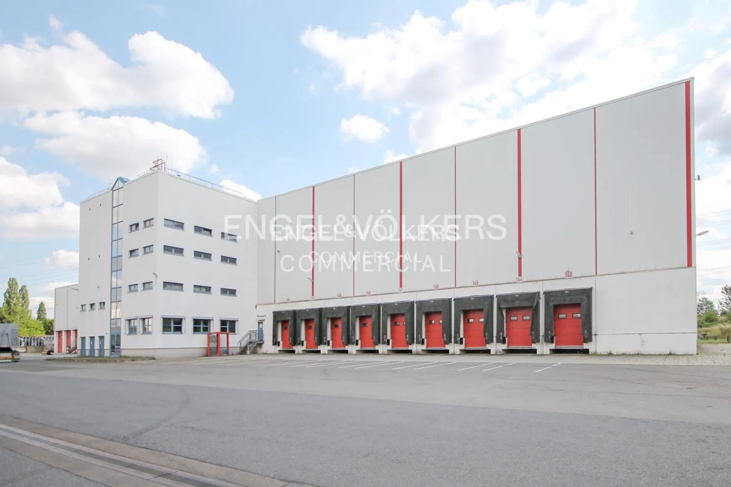 Logistik-/Produktionshallen im Logistikzentrum Altlandsberg