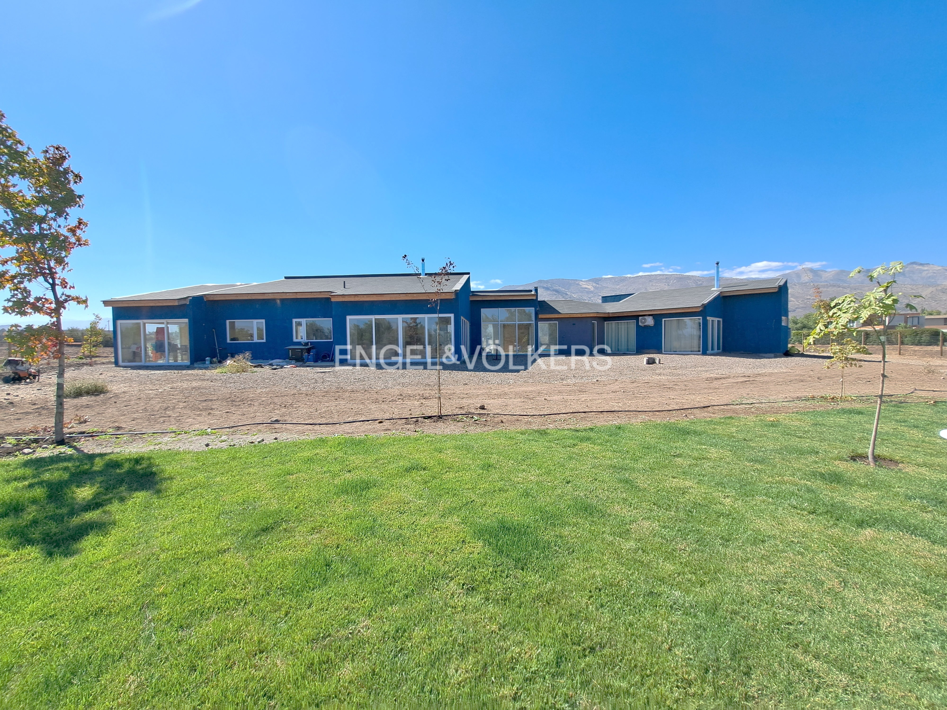 Las Brisas. Luminosa con amplios espacios, piscina y jardin