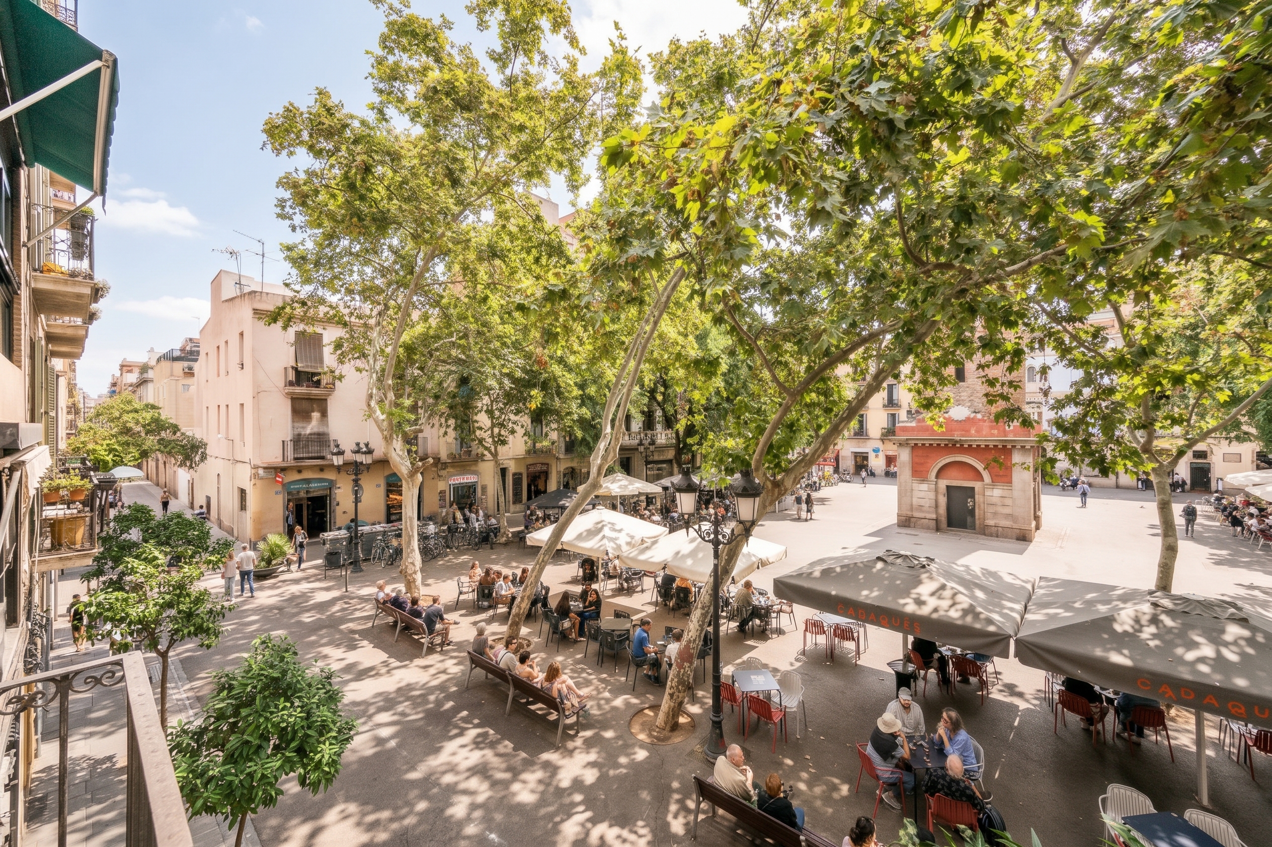 Propietat amb terrassa i moltes possibilitats de reforma a la plaça de Vila de Gràcia