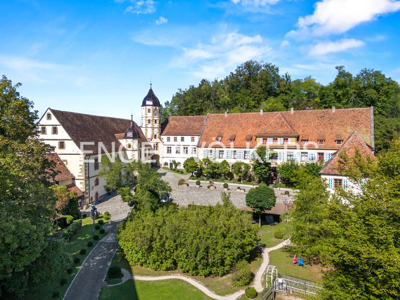 Schlossanwesen mit einzigartigem Nutzungspotenzial in Süddeutschland