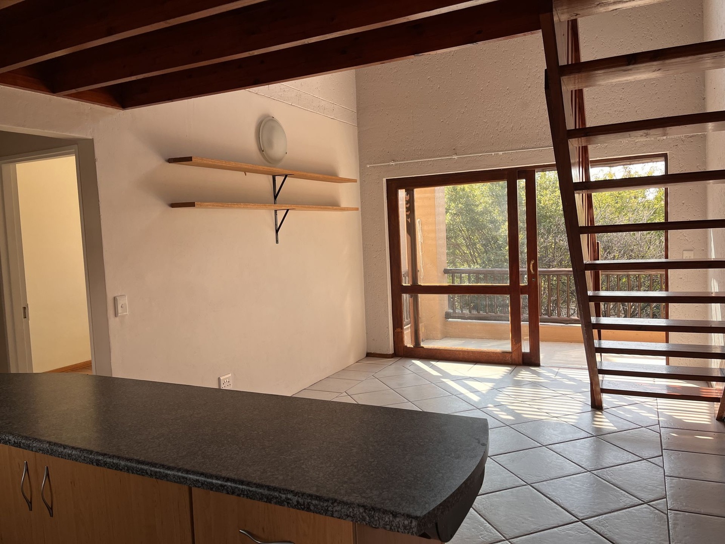 Immediately Available Stylish 1-Bedroom Loft Apartment in the Heart of Pineslopes