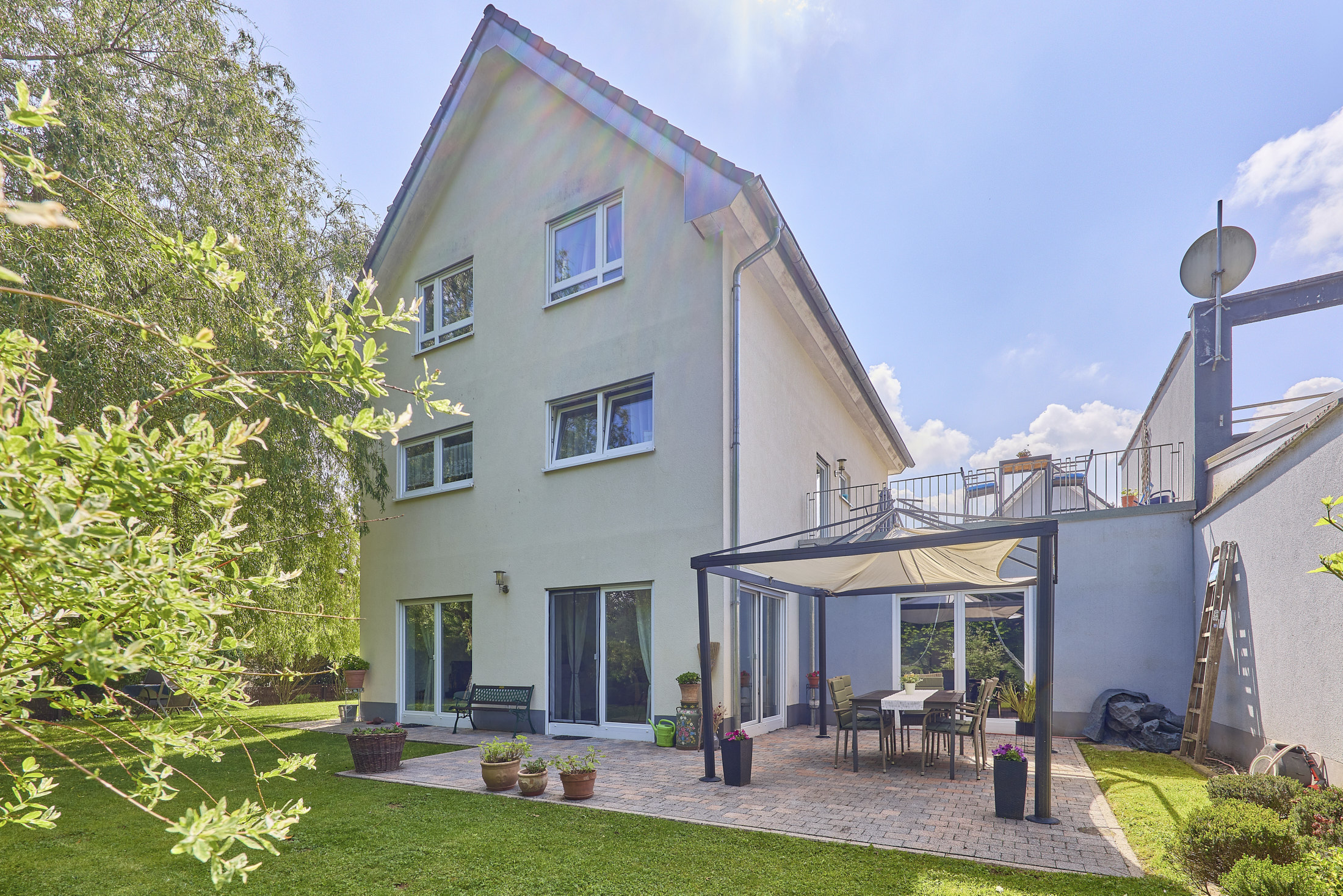 Neuwertiges und familienfreundliches EFH mit schönem Garten!