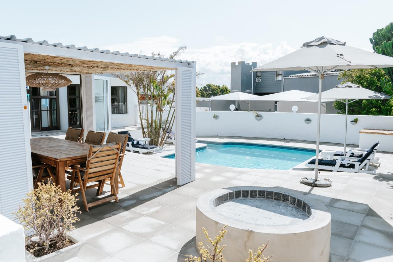Entertainer's Dream: Large 2-Bedroom Home