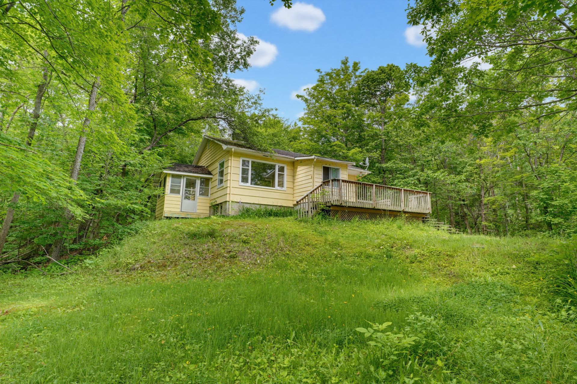 Bring Your Vision to Larrimac on this private Acre