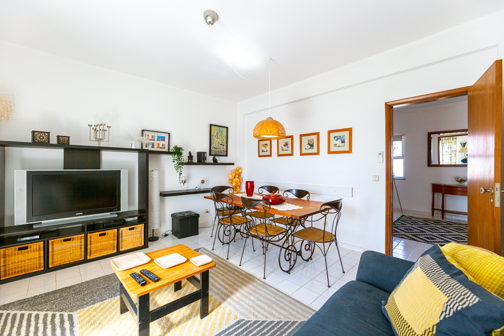 Bright 3-Bedroom Apartment with Balcony in Tavira