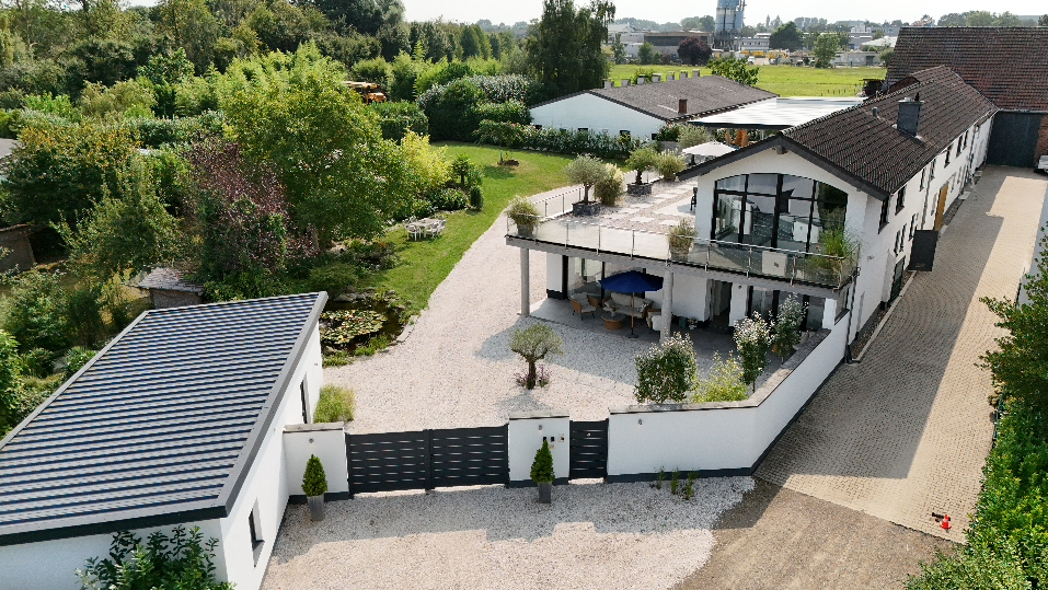 Luxuriöses Anwesen in Leverkusen: Eleganz, Jacuzzi, und Sauna in begehrter Lage mit perfektem urbanem Komfort und natürlicher Schönheit vereint!