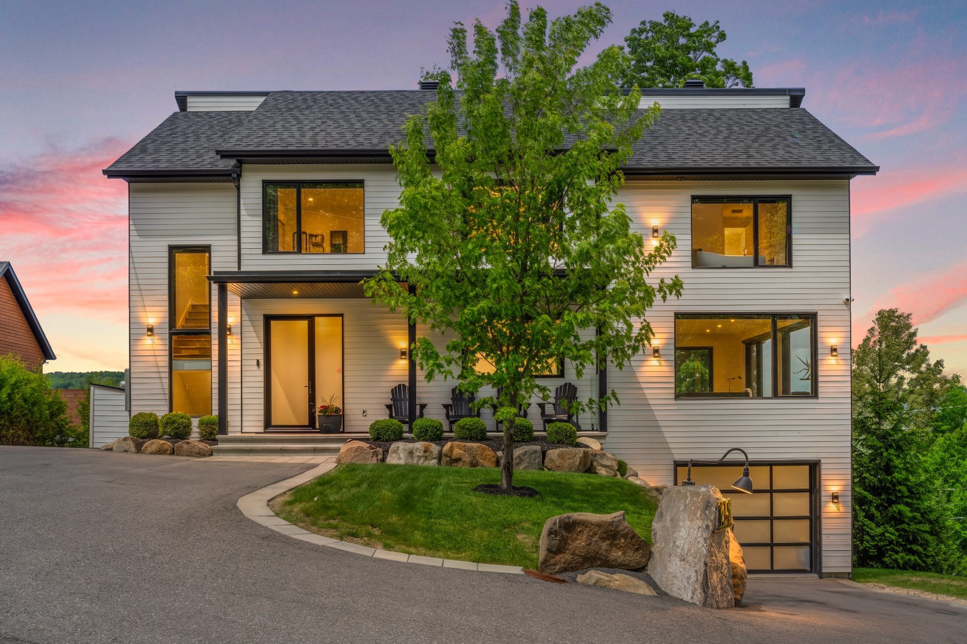 Contemporary residence with  spectacular panoramic views