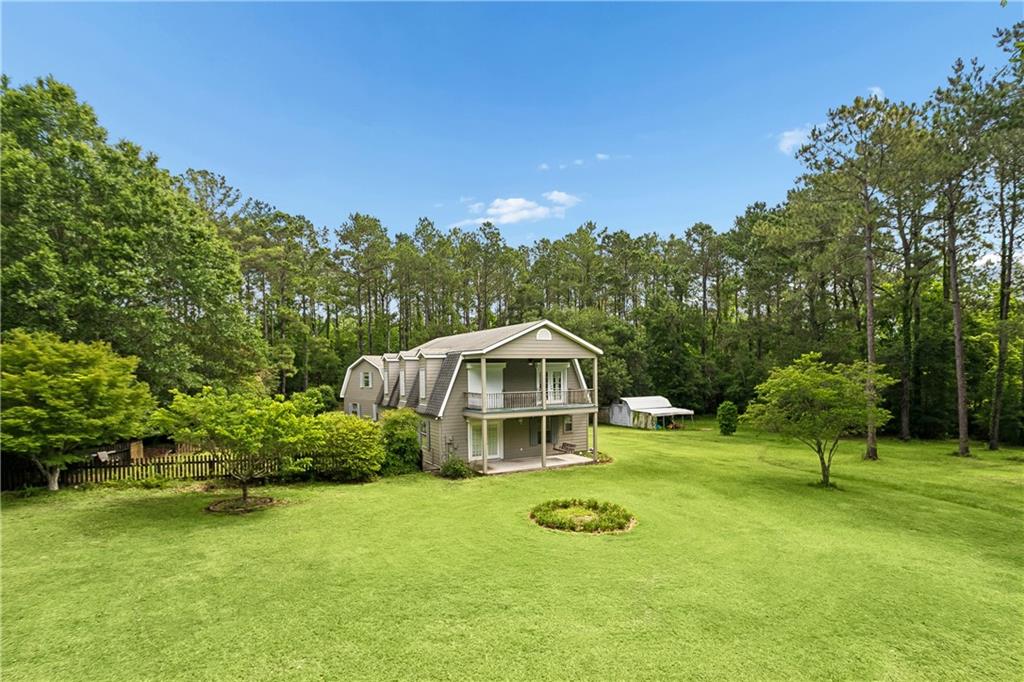 Escape to peaceful country living!