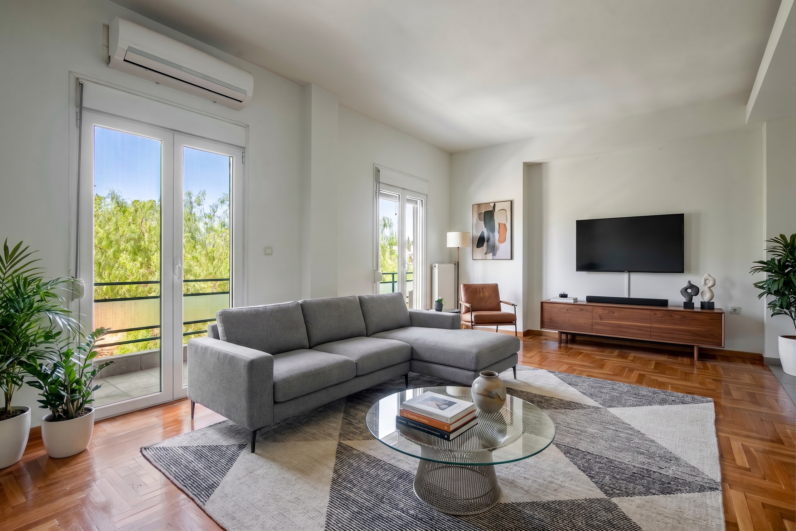 Ready to move in 2-bedroom apartment in front of the park
