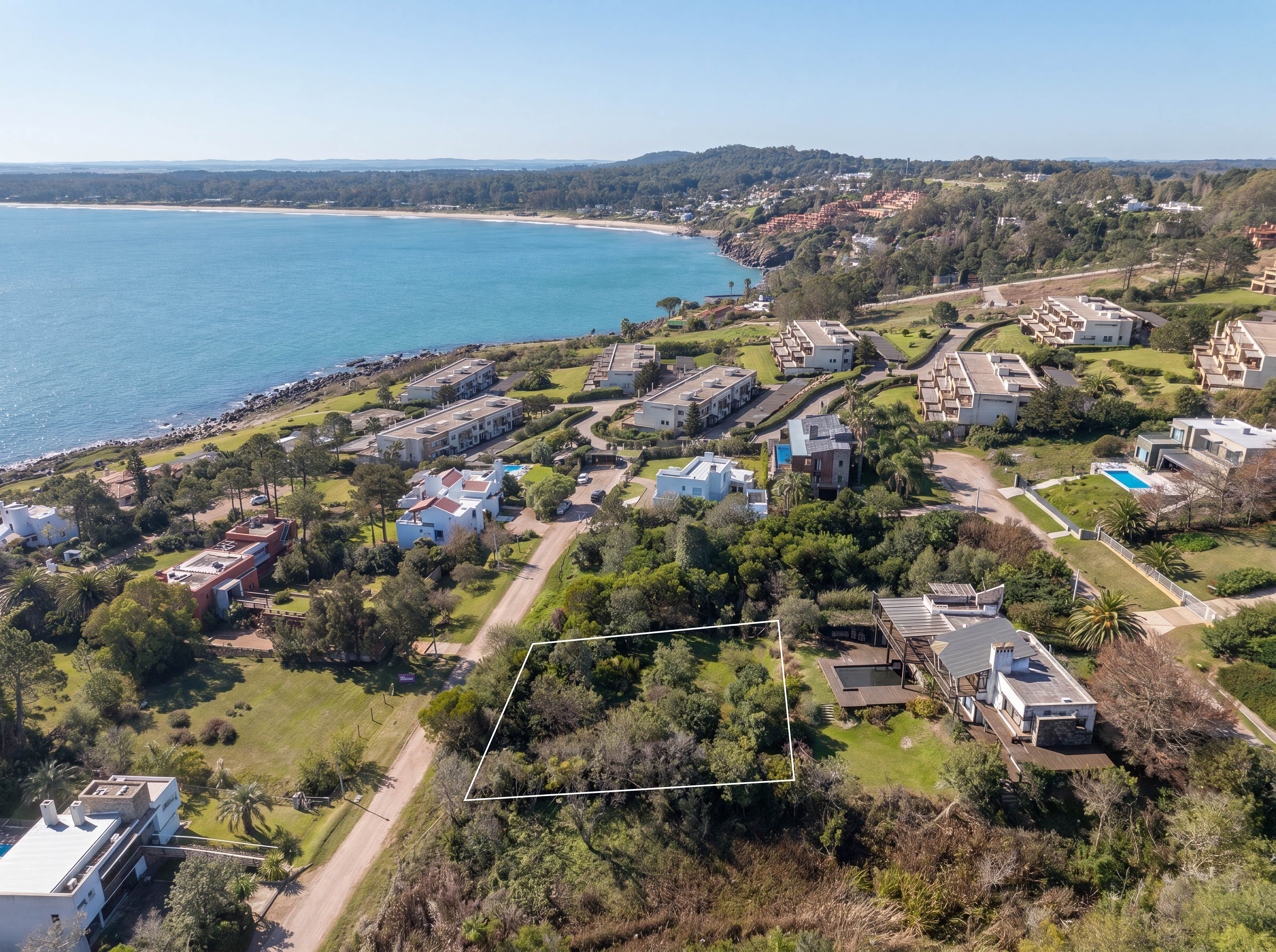 Terreno sobre el lomo de Punta Ballena: vistas directas al atardecer