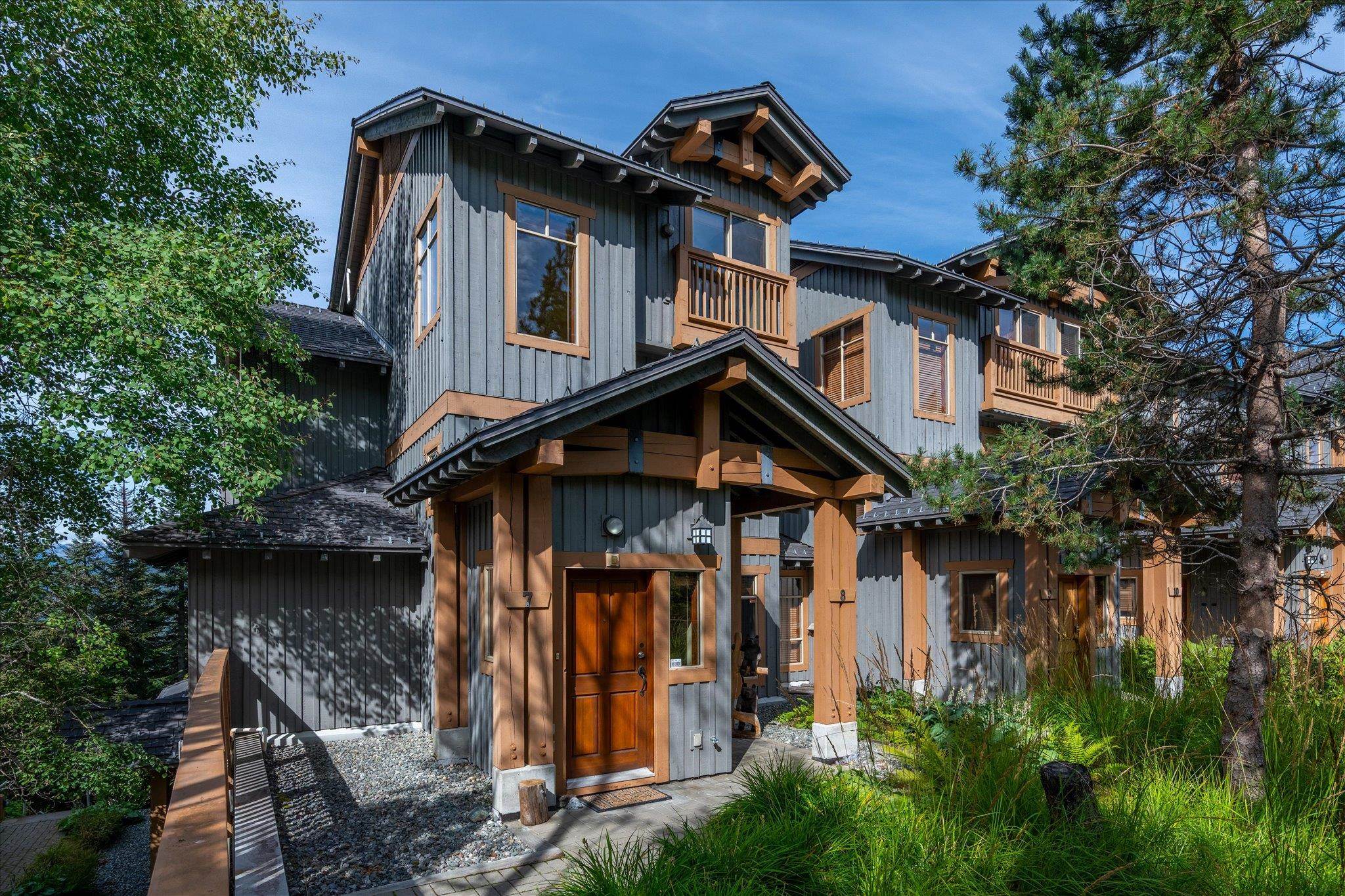 The Taluswood Perch: Ski-In, Ski-Out, Standout Views