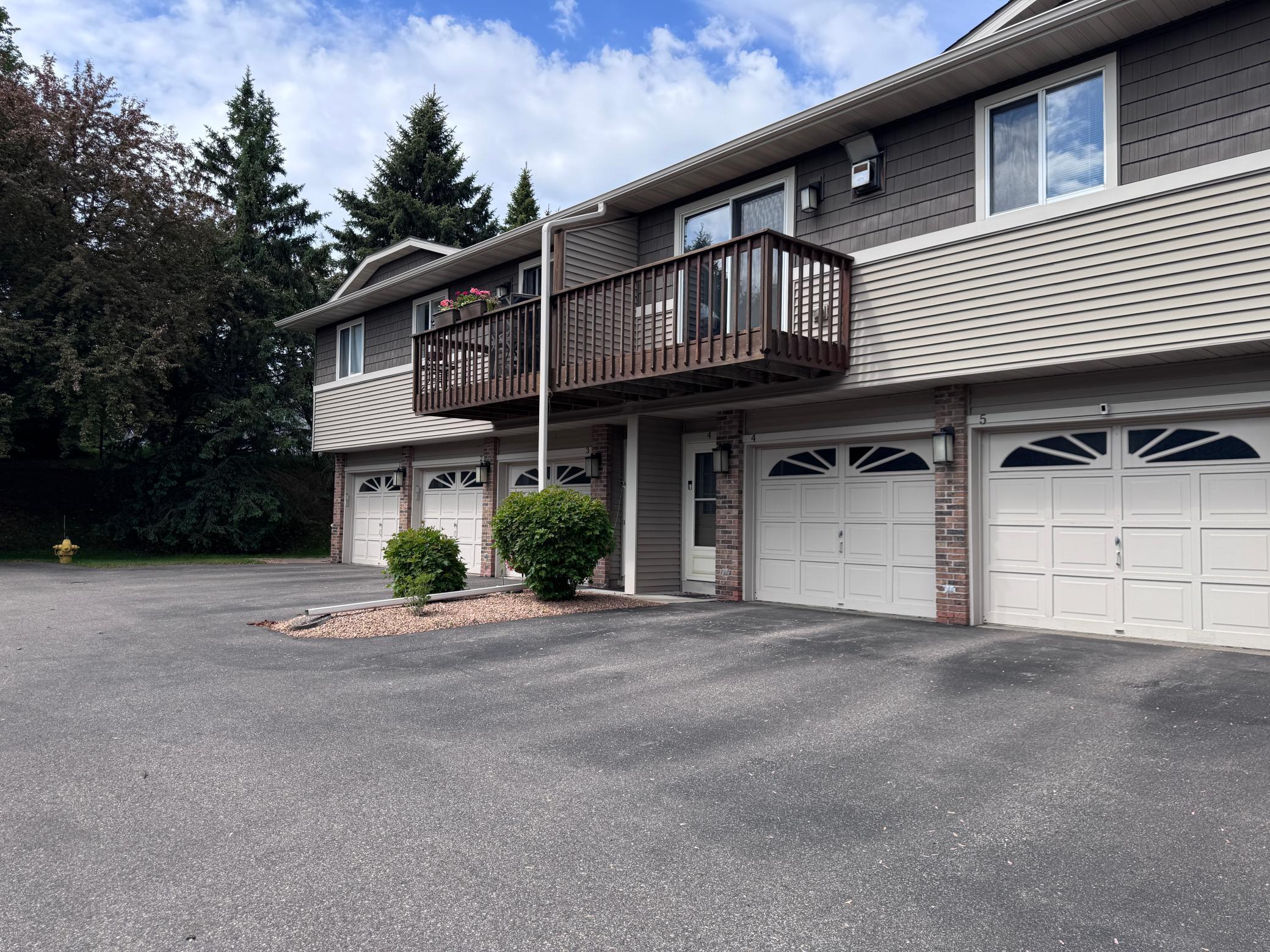 Charming 2-BR Townhome with Private Balcony