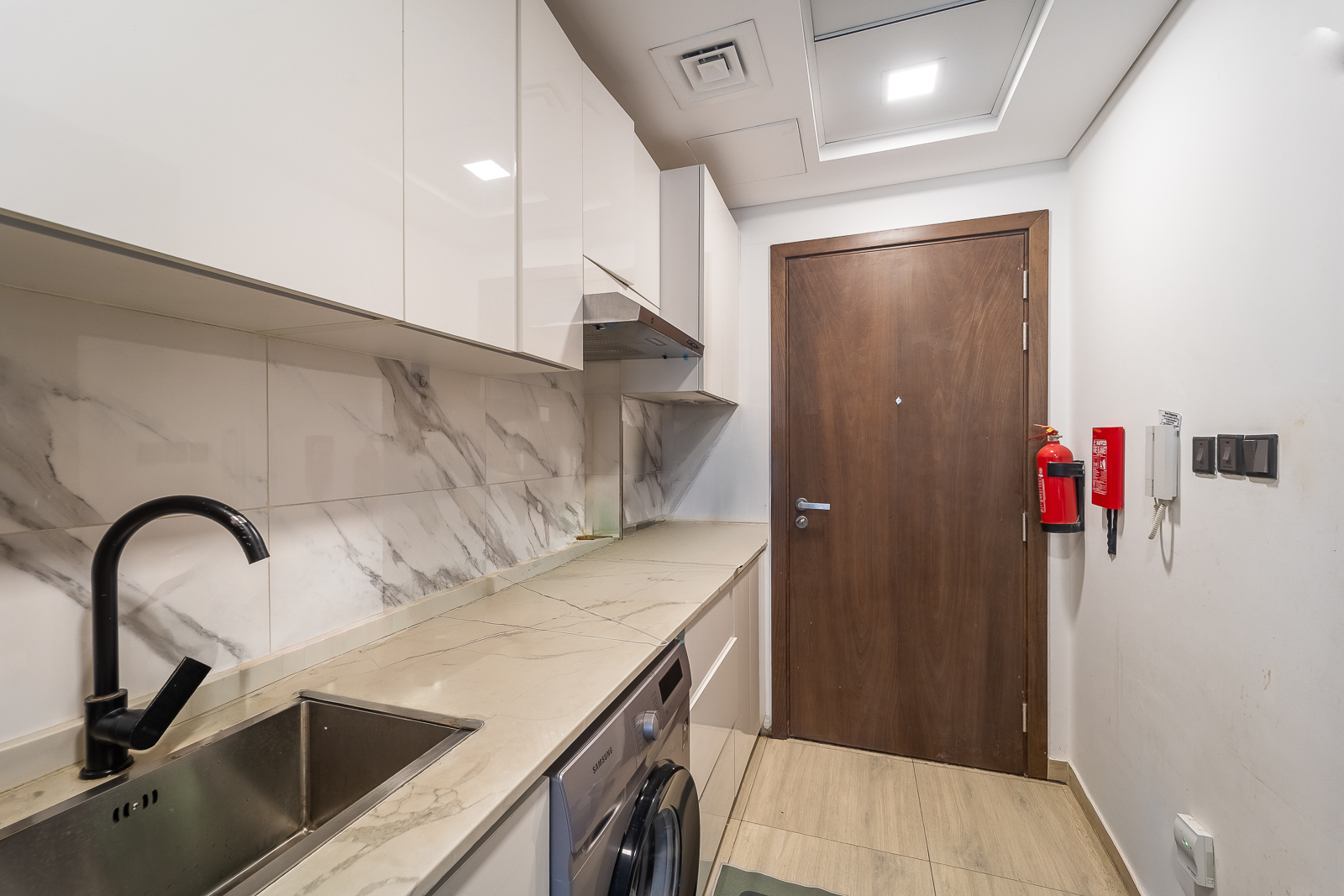 Urgent Sale l Exclusive | Furnished | Vacant