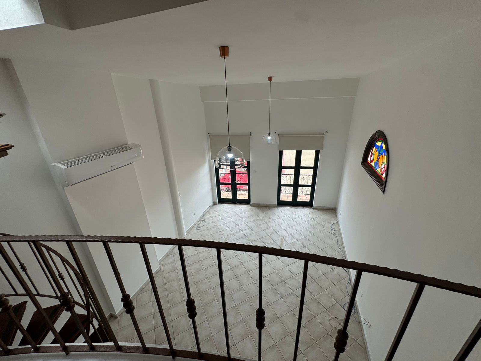 A UNIQUE 3-LEVEL HOME WITH PRIVATE ROOFTOP