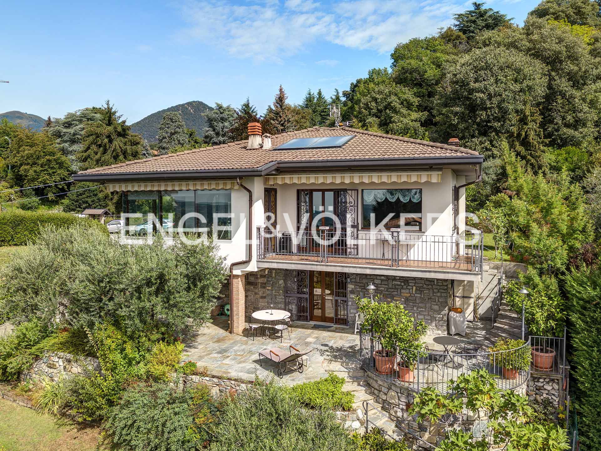 Villa singola nel verde con vista panoramica