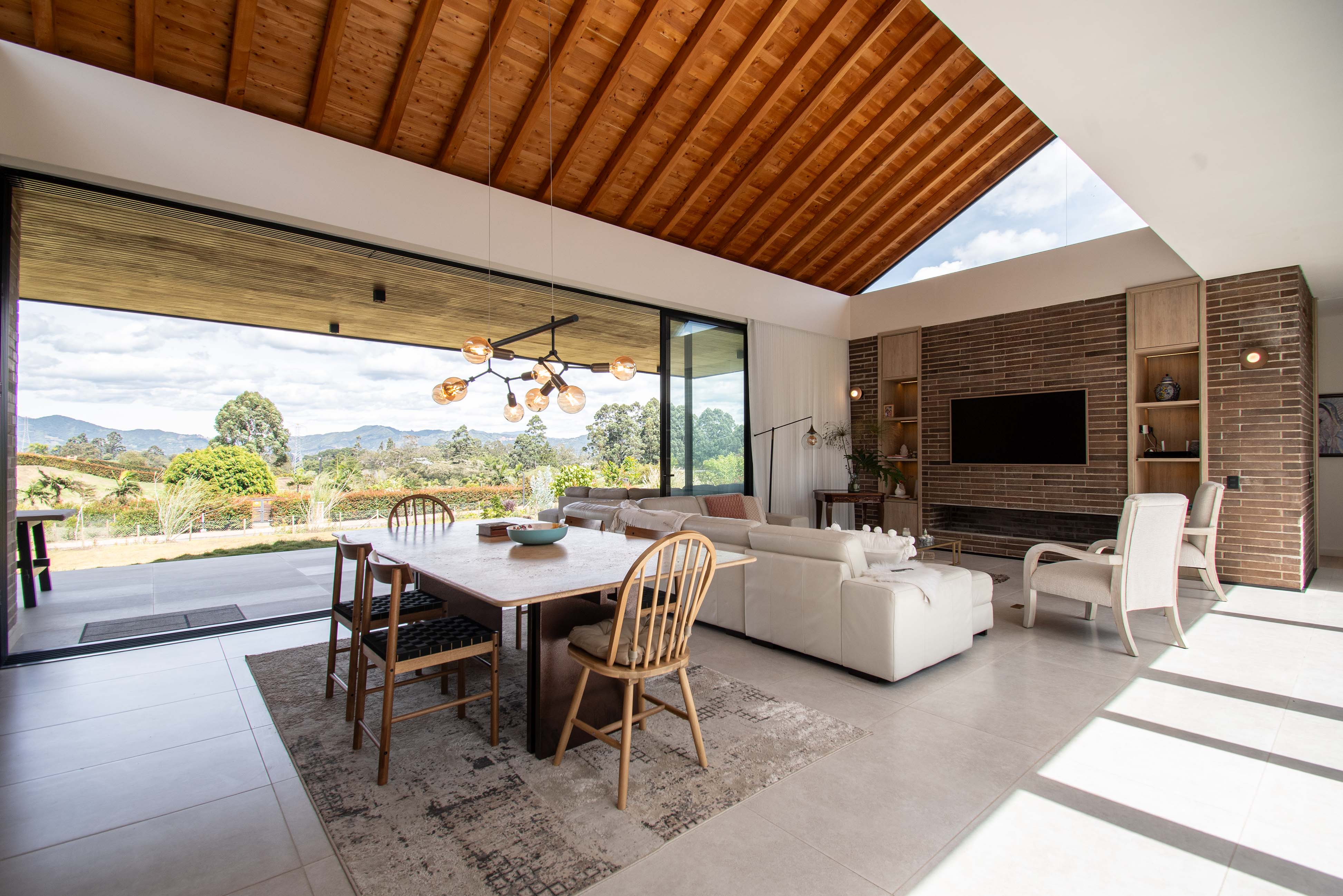 Casa con terraza en parcelación para venta en La Ceja
