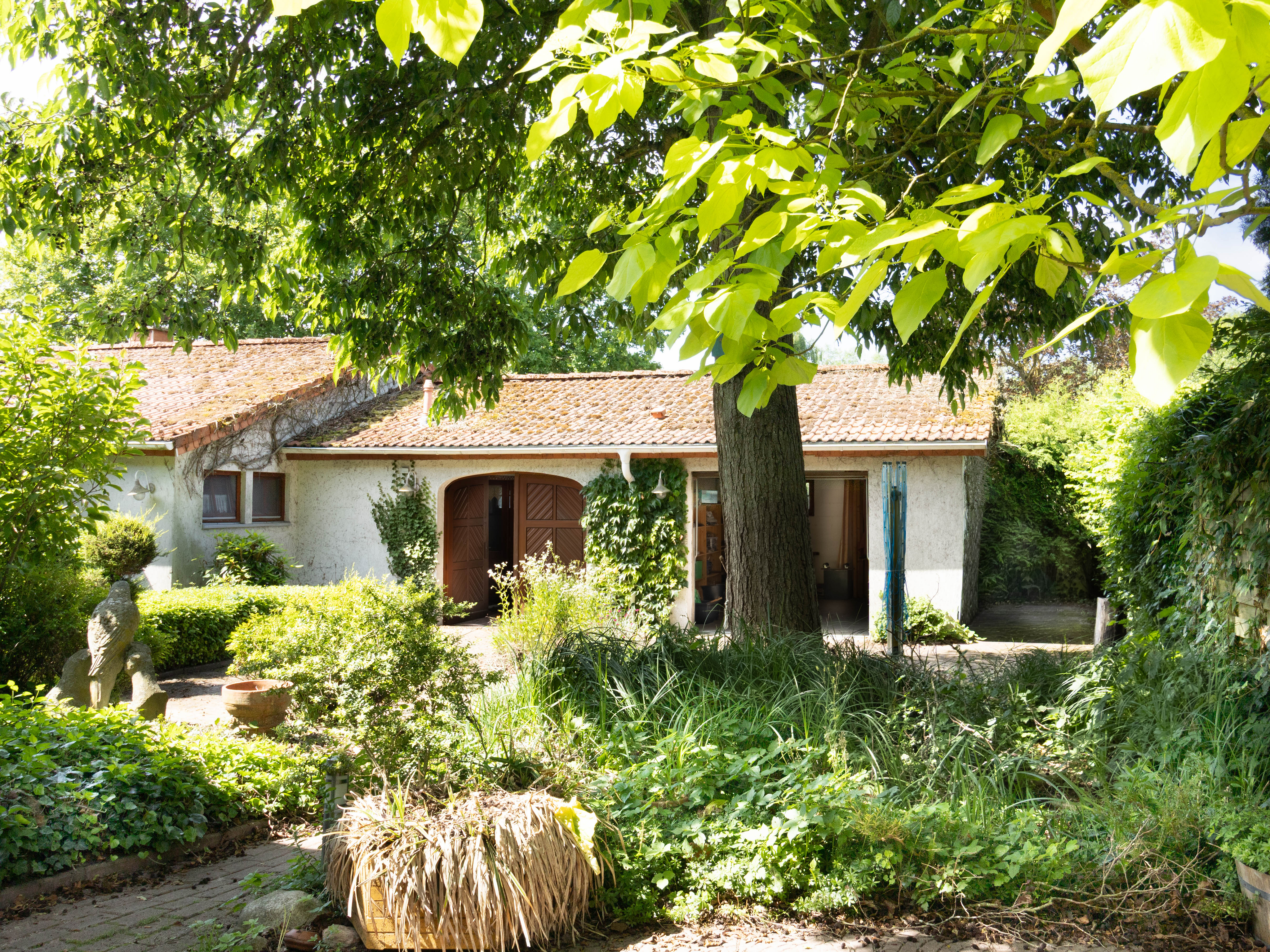 Individueller Architektenbungalow mit Einliegerwohnung und vielseitigem Potenzial