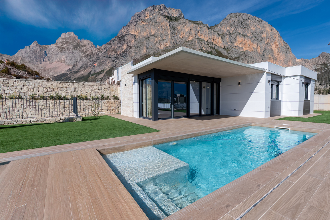 Spacious modern-style villa in Polop