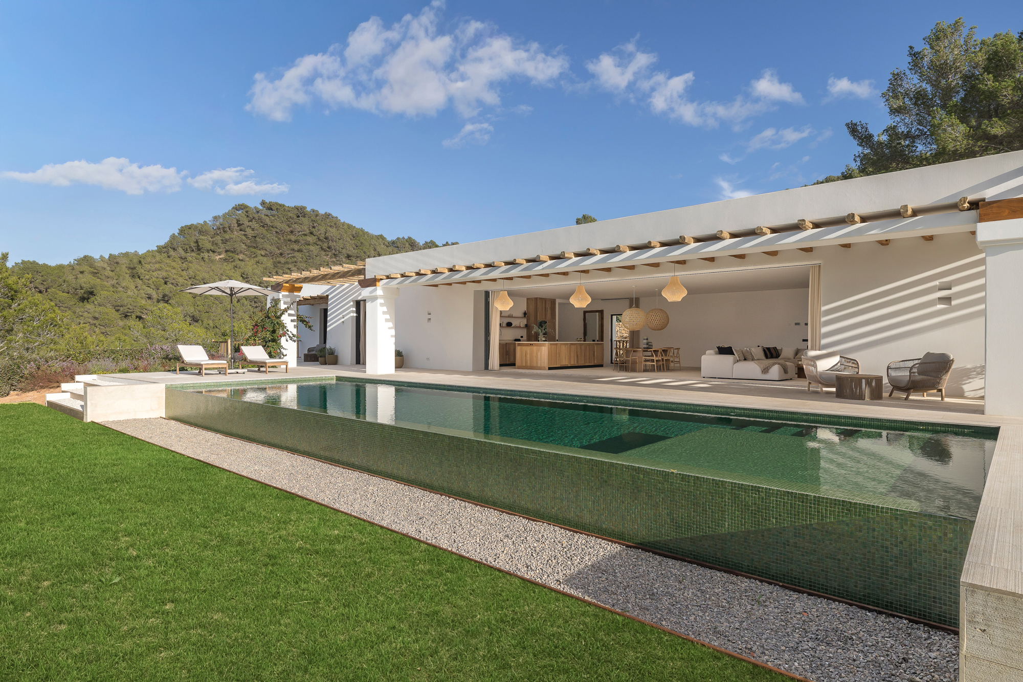 Extraordinary sea-view villa in natural surroundings