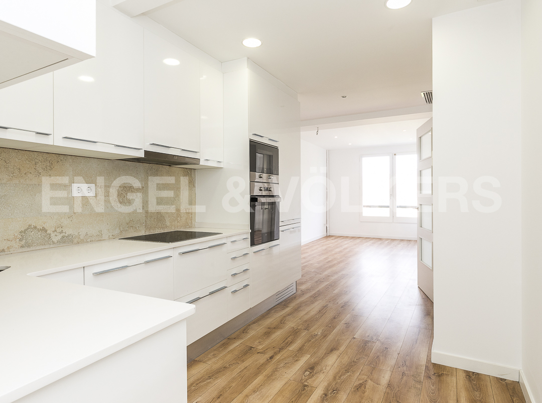 Große, renovierte Wohnung mit Aussicht im Eixample