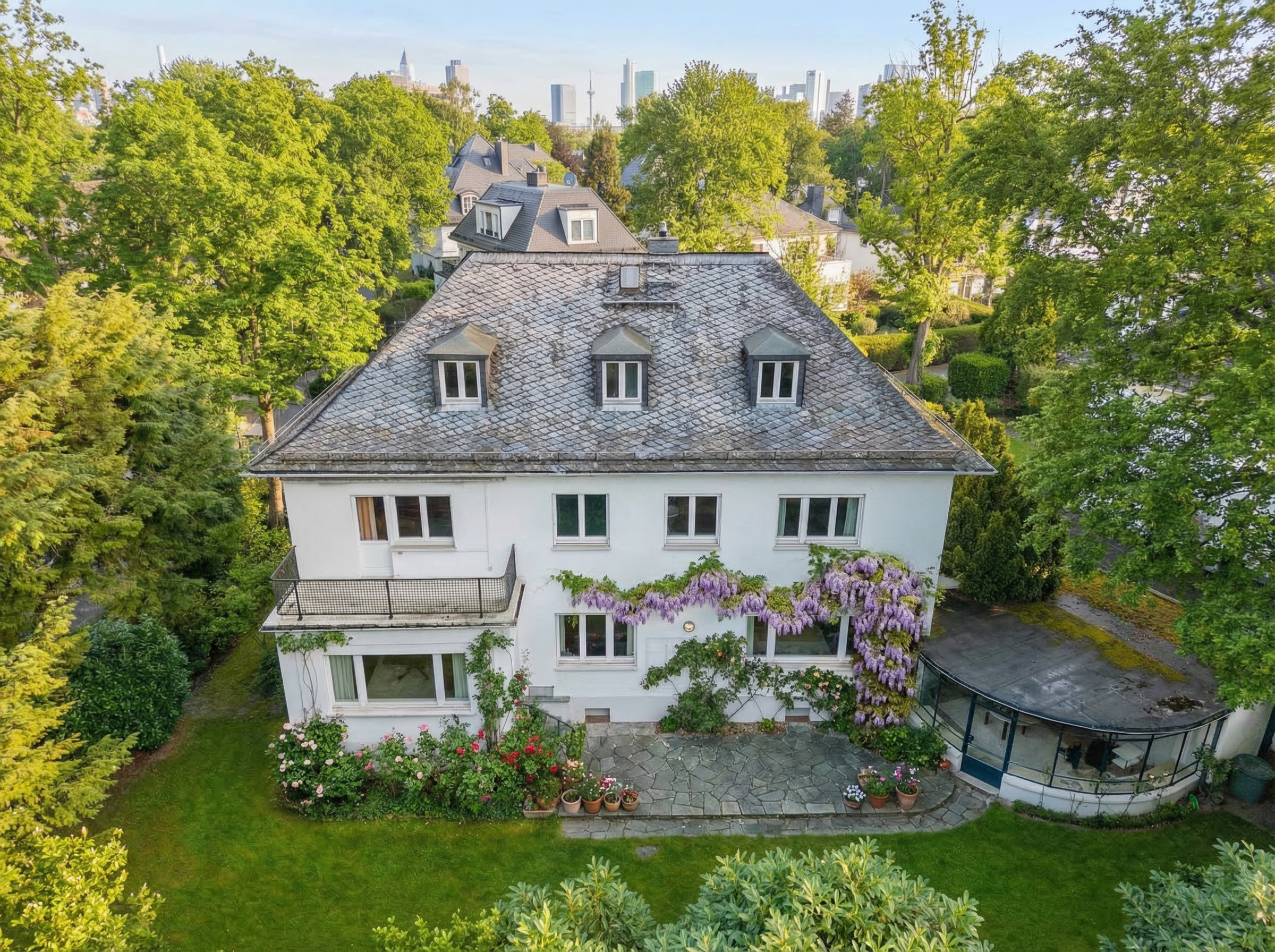 Unique 1930s Art Deco villa in Mummscher Park [AI-modified]