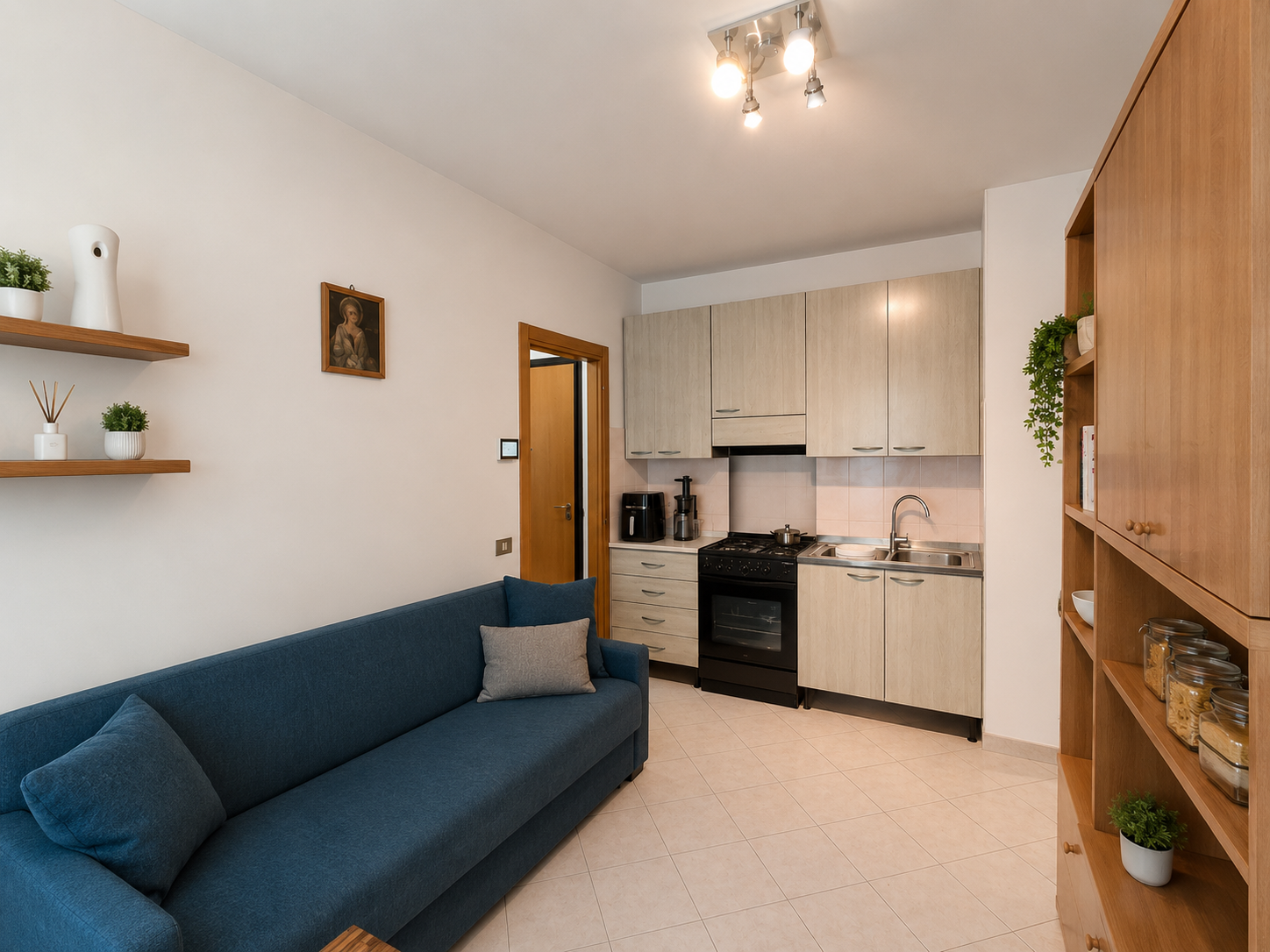 Bright renovated apartment with large balcony and east-facing windows, underground garage and cellar with guaranteed rental income.