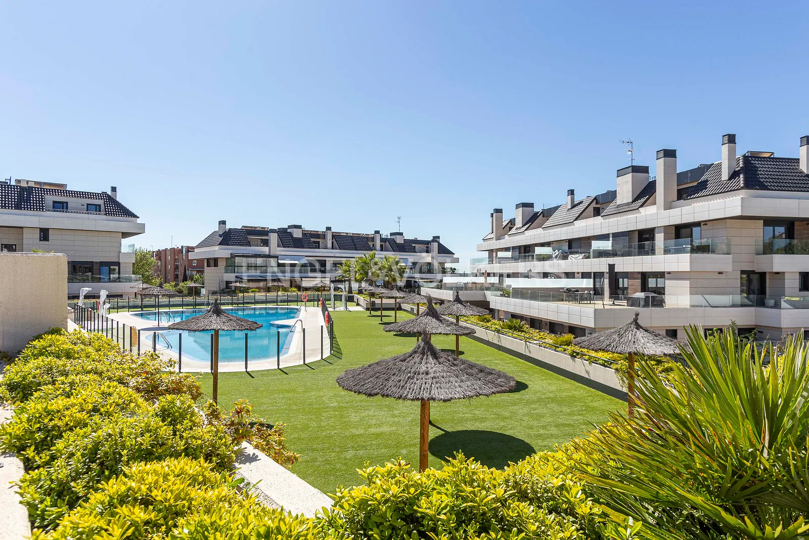 Exclusive ground-floor duplex with private garden in Boadilla