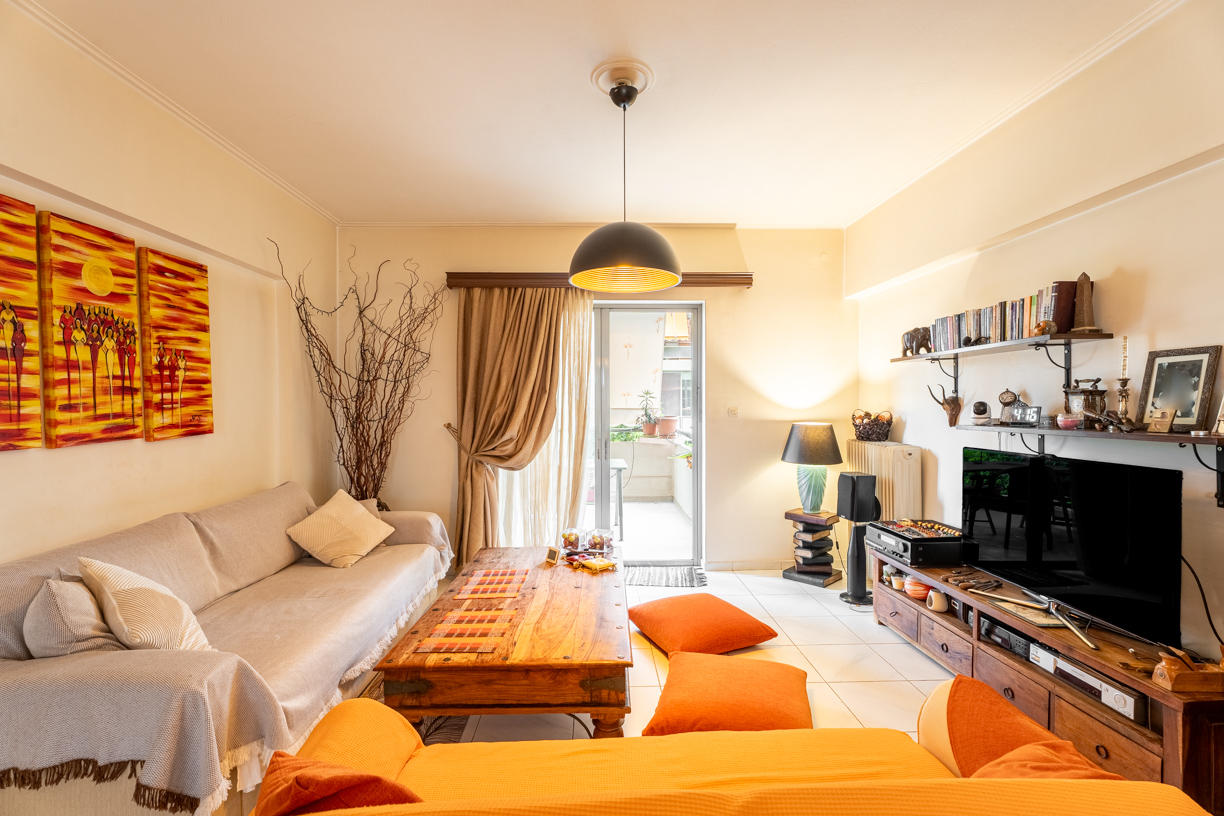 Bright 2-bedroom apartment with parking space