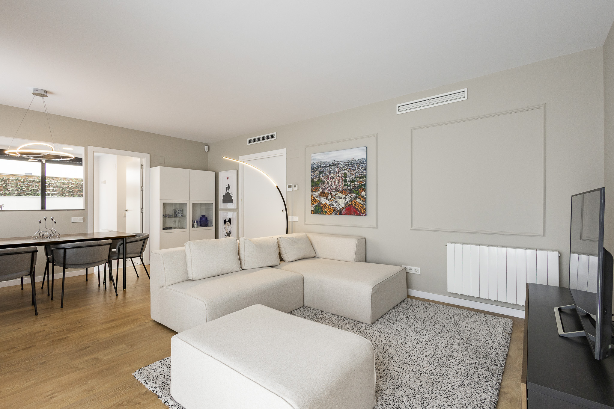 Espectacular i modern pis de 4 dormitoris amb gran pati privat i piscina comunitària