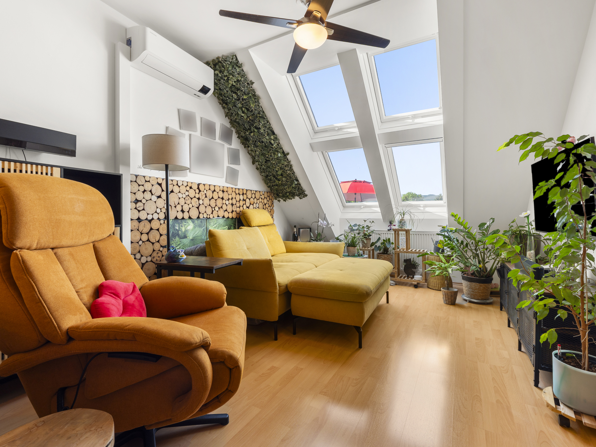 Stylish 2-room attic apartment with green views in Langenzersdorf