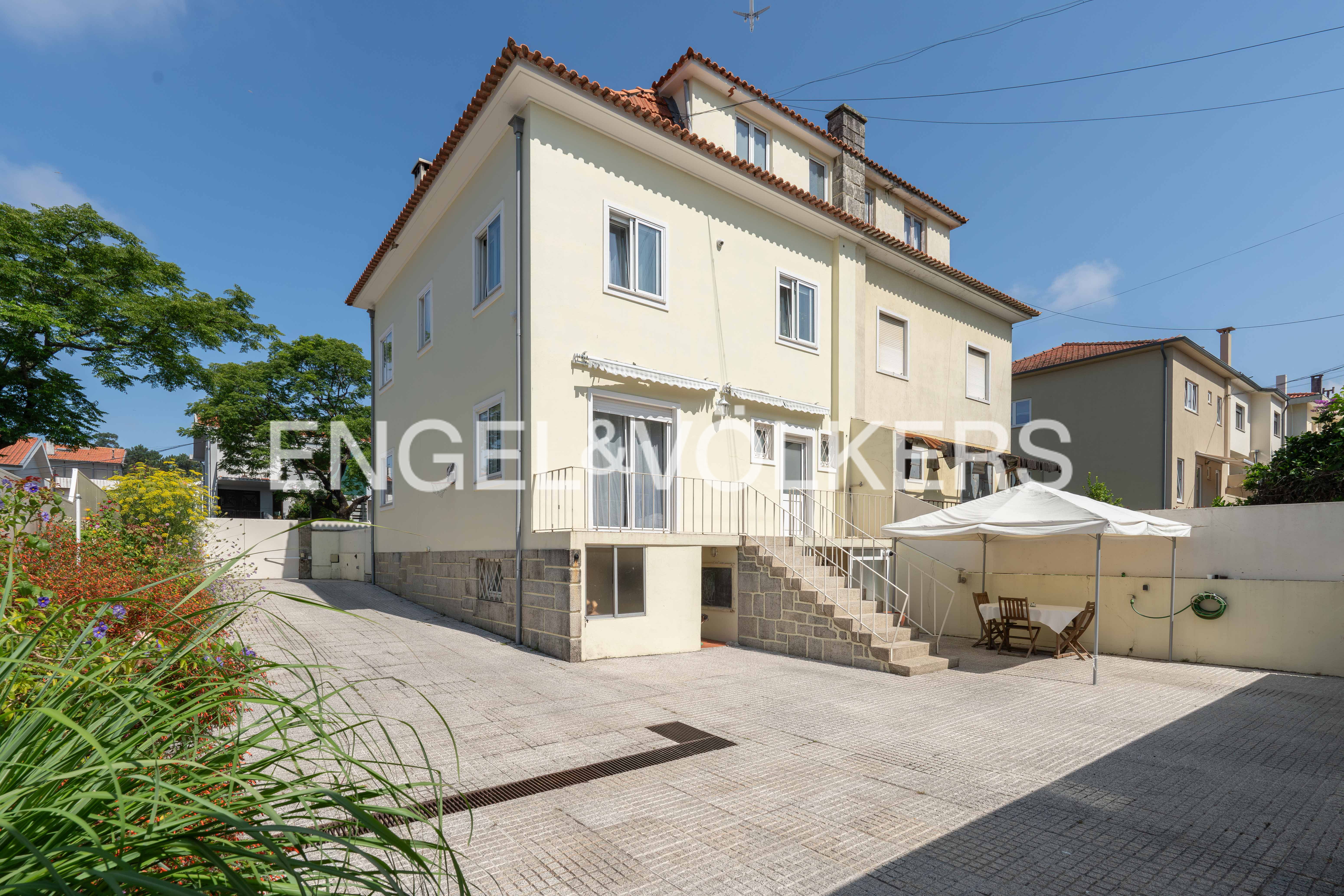 4+1 Bedroom Villa in Avenida Antunes Guimarães