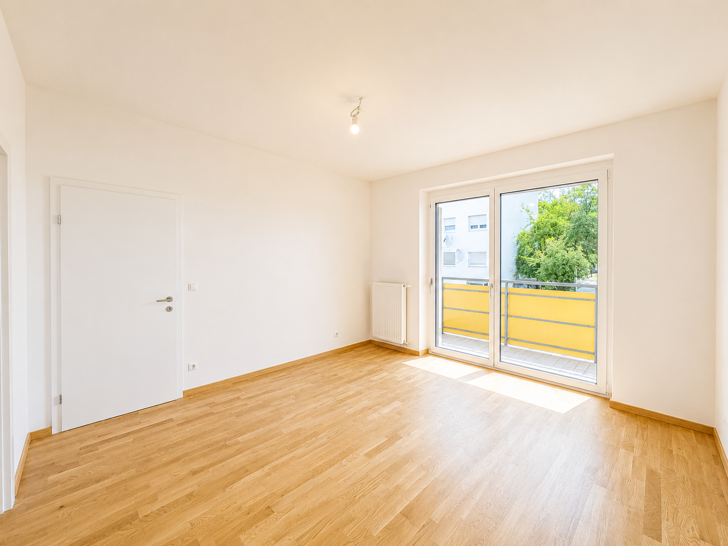Hochwertig sanierte 3-Zimmer-Wohnung mit Loggia, Parkplatz und großem Keller