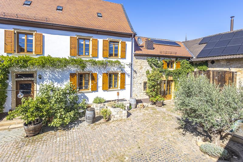 Kernsanierter Dreiseithof aus dem Jahr 1723 mit modernem Charme!