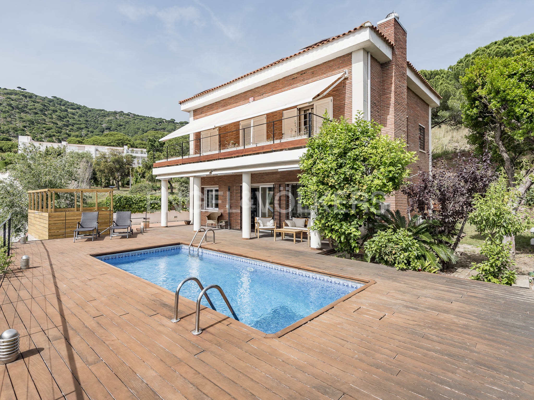 Villa familiar con jardín, piscina y vistas al mar en Sant Berger