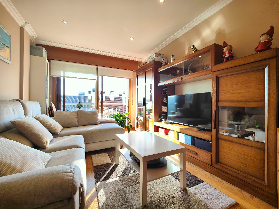 Apartamento de 1 dormitorio con garaje en A Parda