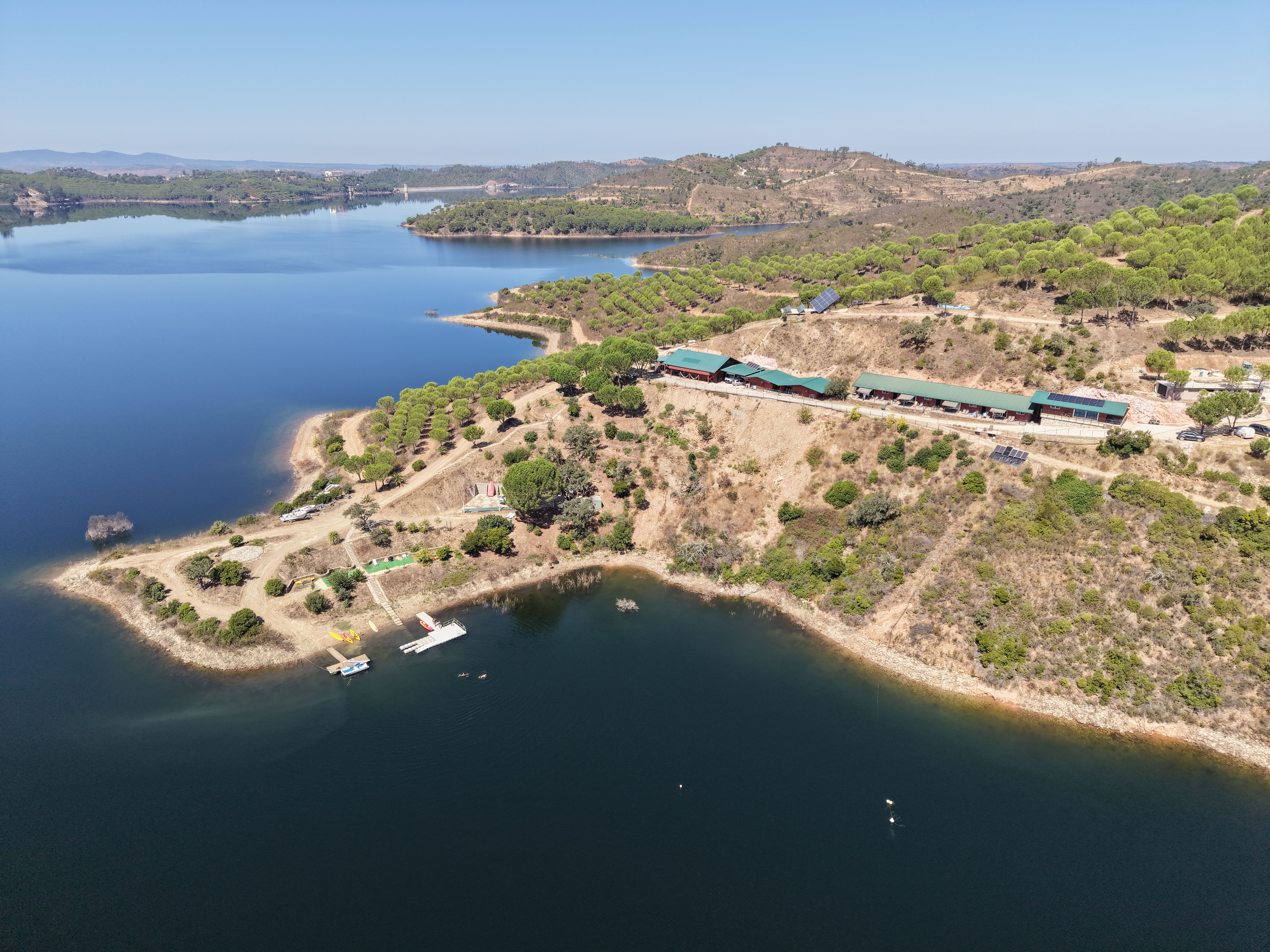 Quinta Off-Grid de 10 Hectares com Acesso ao Lago e Ancoradouro