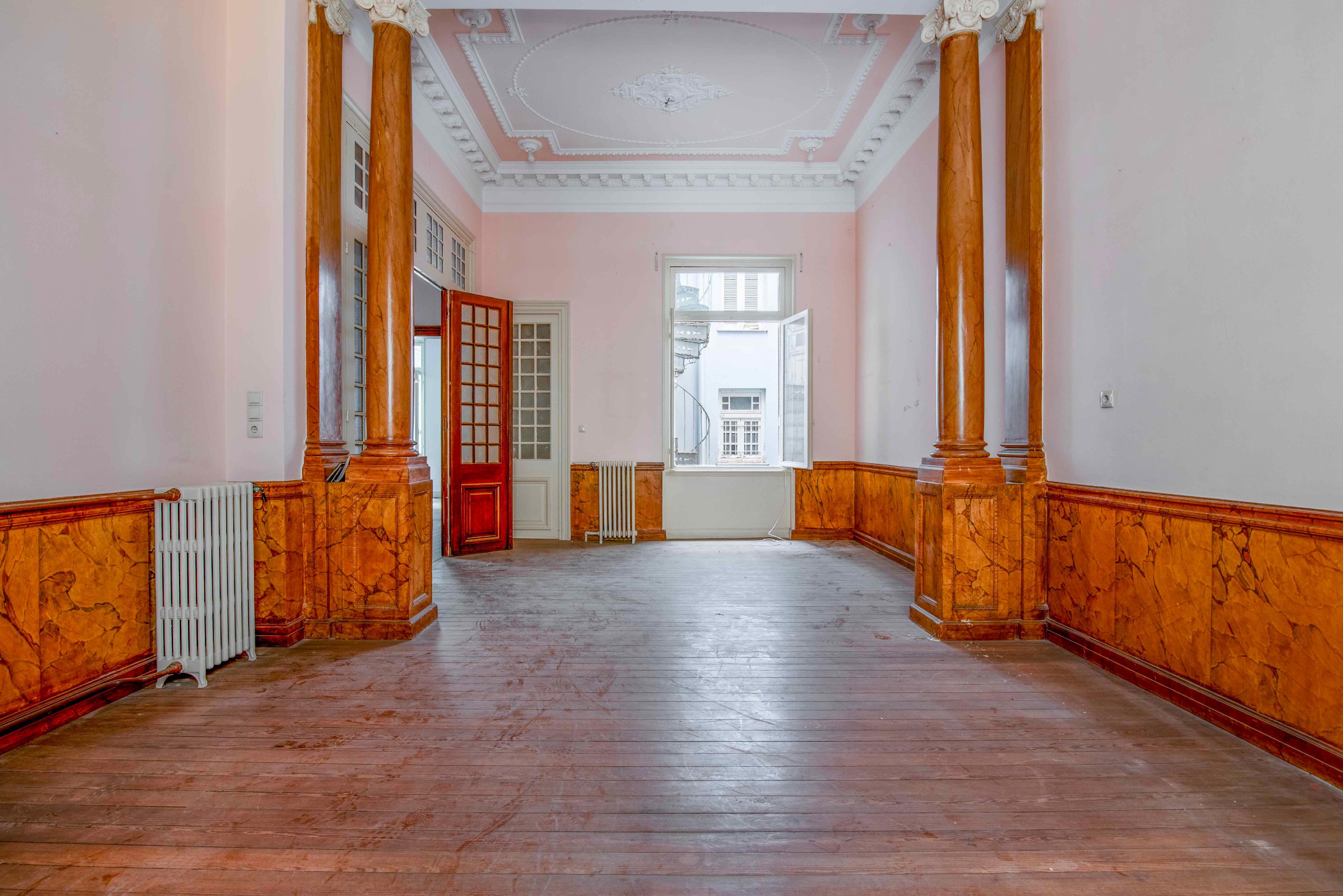 House of classical architecture in Kato Patisia