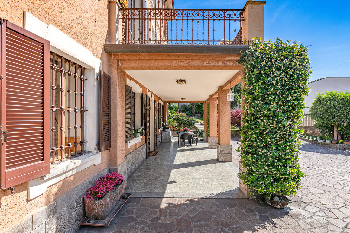 Period villa with garden