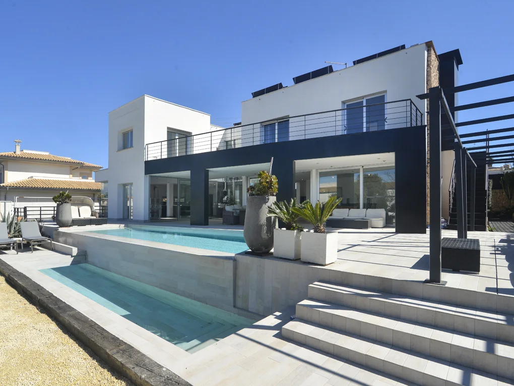 Modern contemporary house with excellent qualities