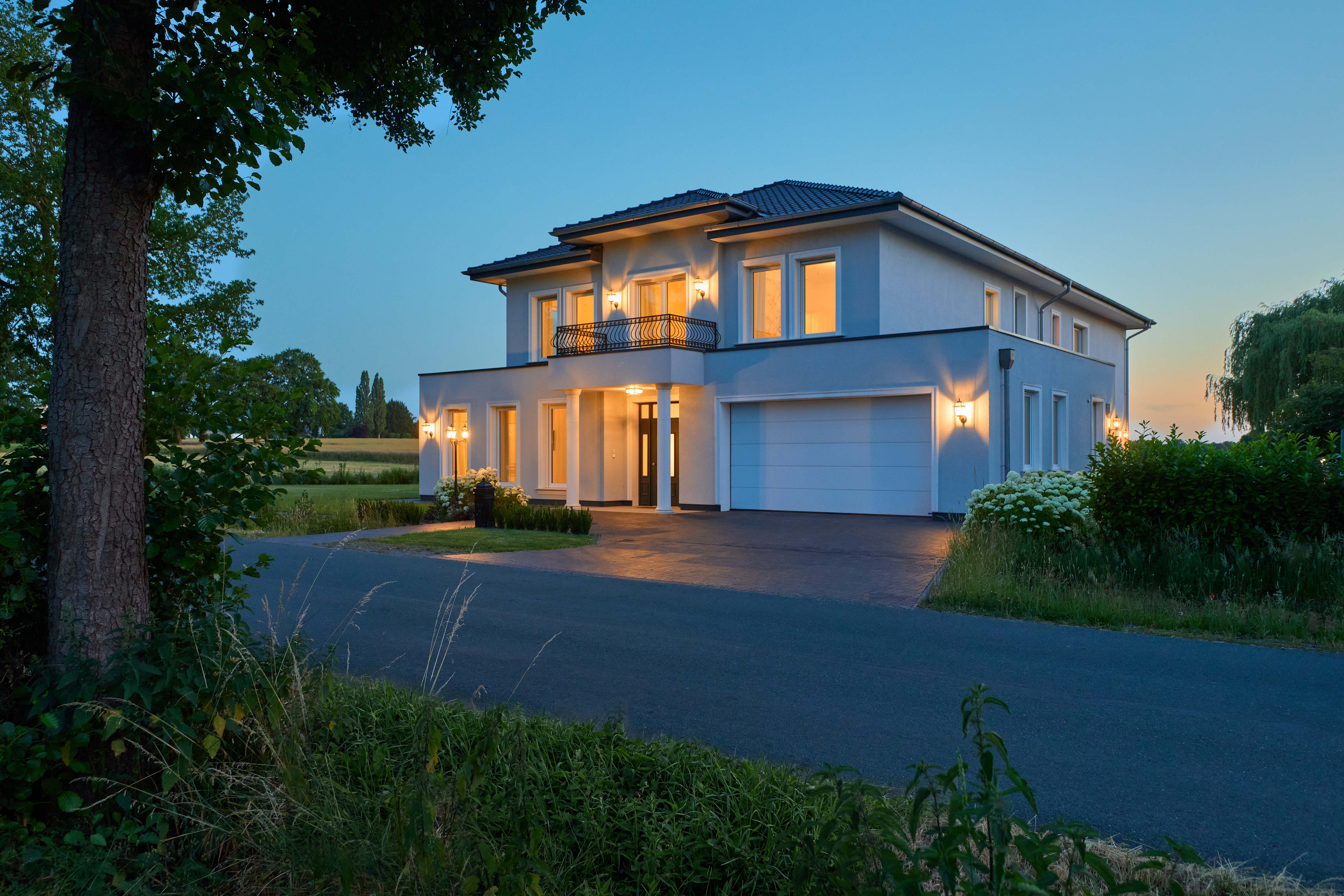 "Architektenvilla mit Spa-Bereich & Weitblick - als Ein- oder Zweifamilienhaus nutzbar!"