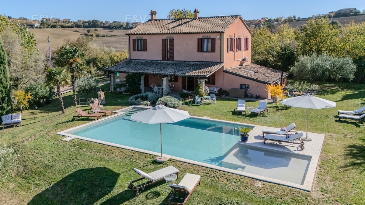 Farmhouse with swimming pool in a hilly location near the sea