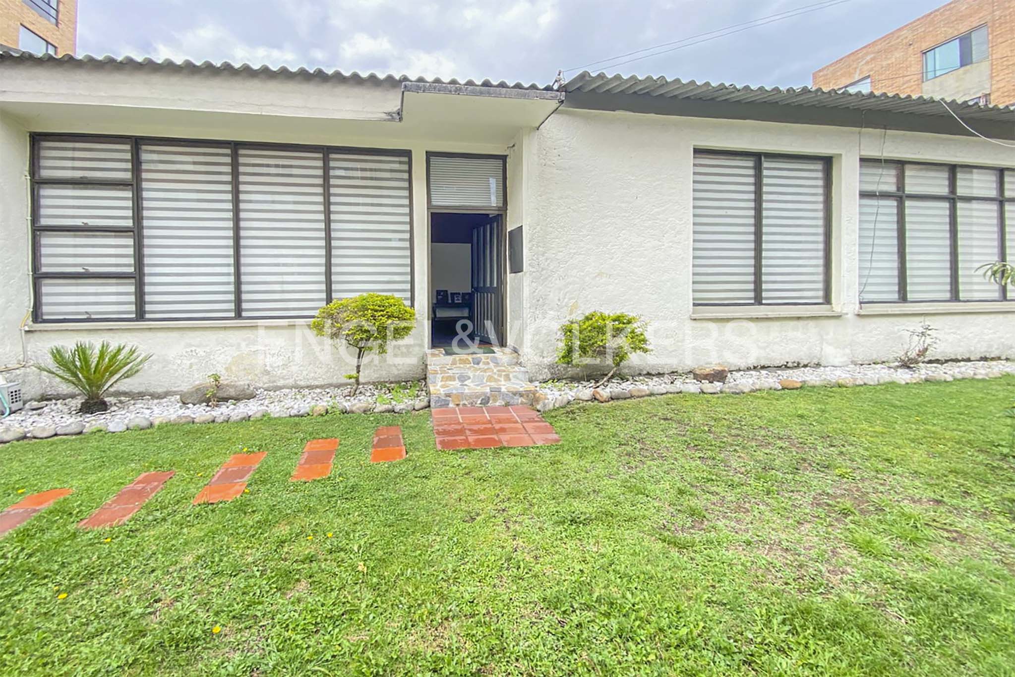 Arriendo Casa Comercial 588 m² Ideal para Instituciones Oficinas y Comercio